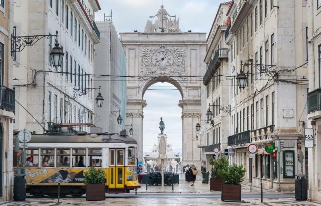 Quarto Com Varanda Na Rua Dos Douradores Лиссабон Экстерьер фото